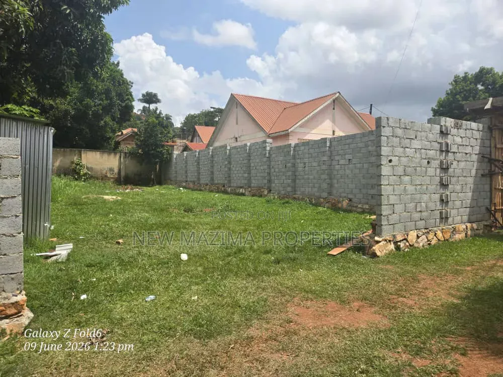 Beutiful Plot in Well Fence Onquicksale Heart of Buziga Konge Heights in Central Division