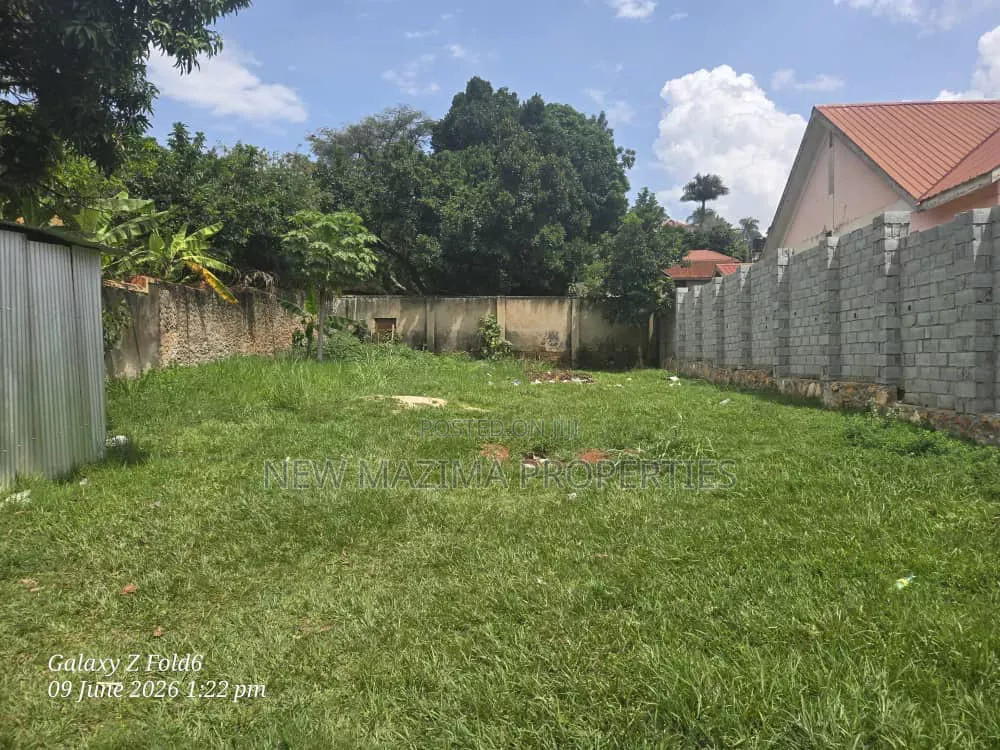 Beutiful Plot in Well Fence Onquicksale Heart of Buziga Konge Heights in Central Division
