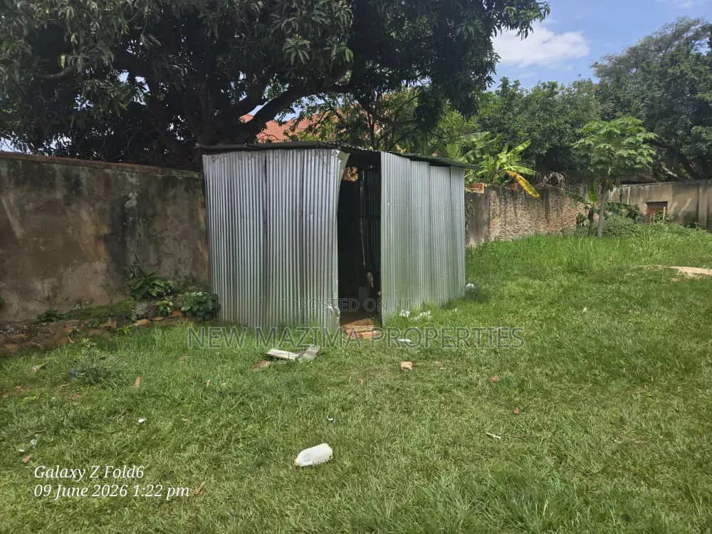 Beutiful Plot in Well Fence Onquicksale Heart of Buziga Konge Heights in Central Division