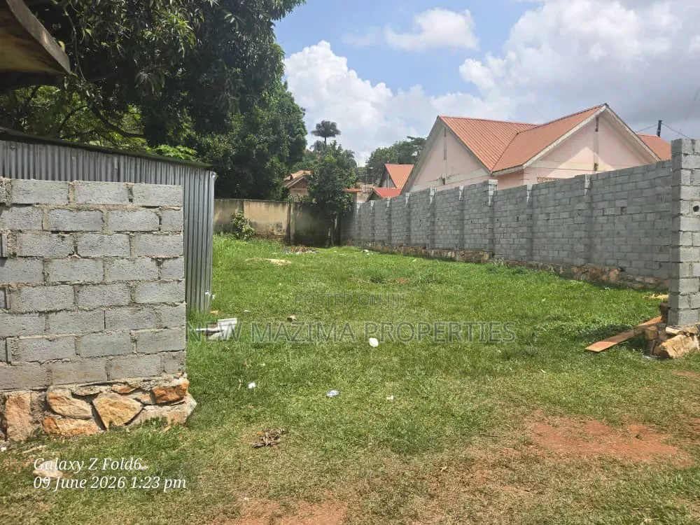 Beutiful Plot in Well Fence Onquicksale Heart of Buziga Konge Heights in Central Division