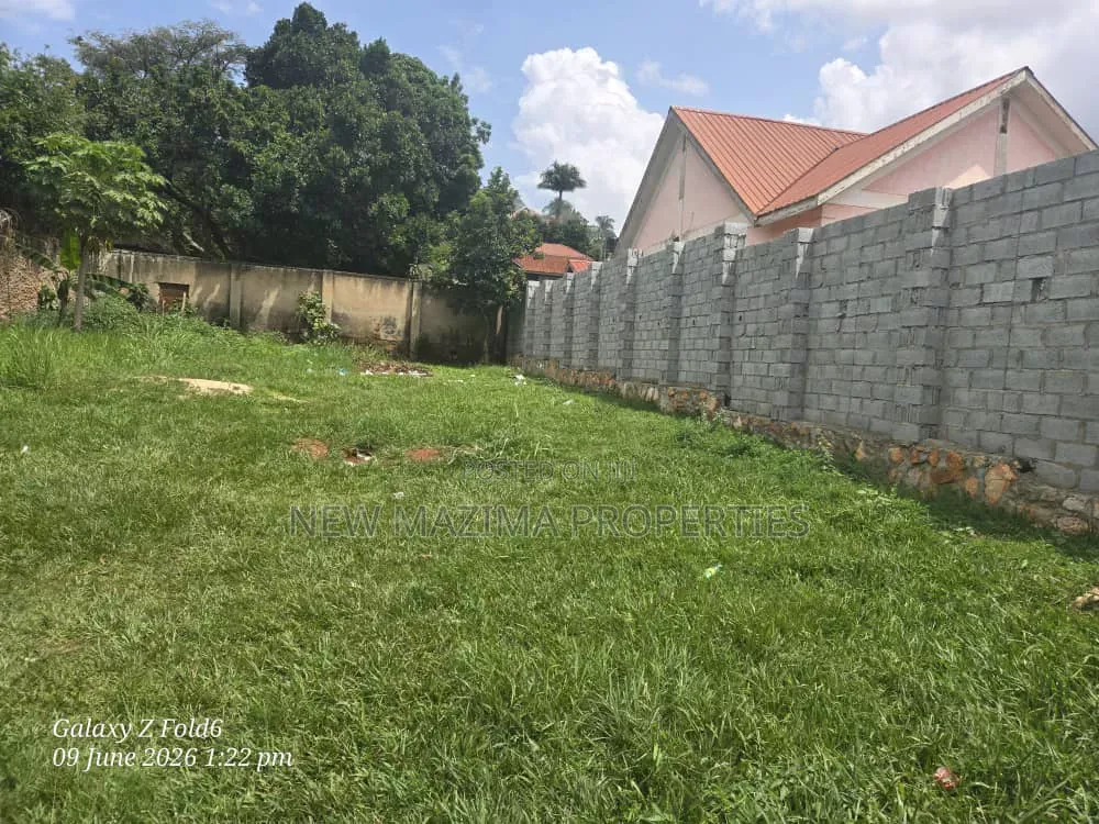 Beutiful Plot in Well Fence Onquicksale Heart of Buziga Konge Heights in Central Division