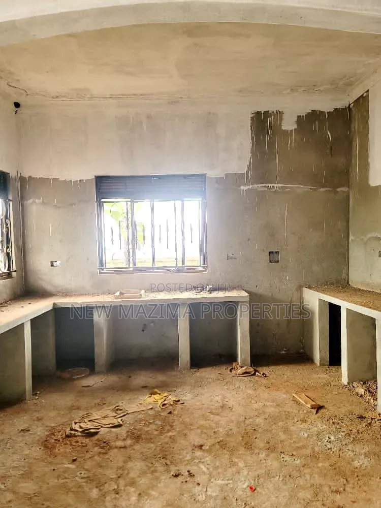 3bdrm Bungalow in Kitende Ntebe Rd, Central Division for sale in Central Division