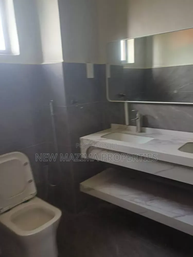 6bdrm Block of Flats in Lubowa Quality, Central Division for sale in Central Division