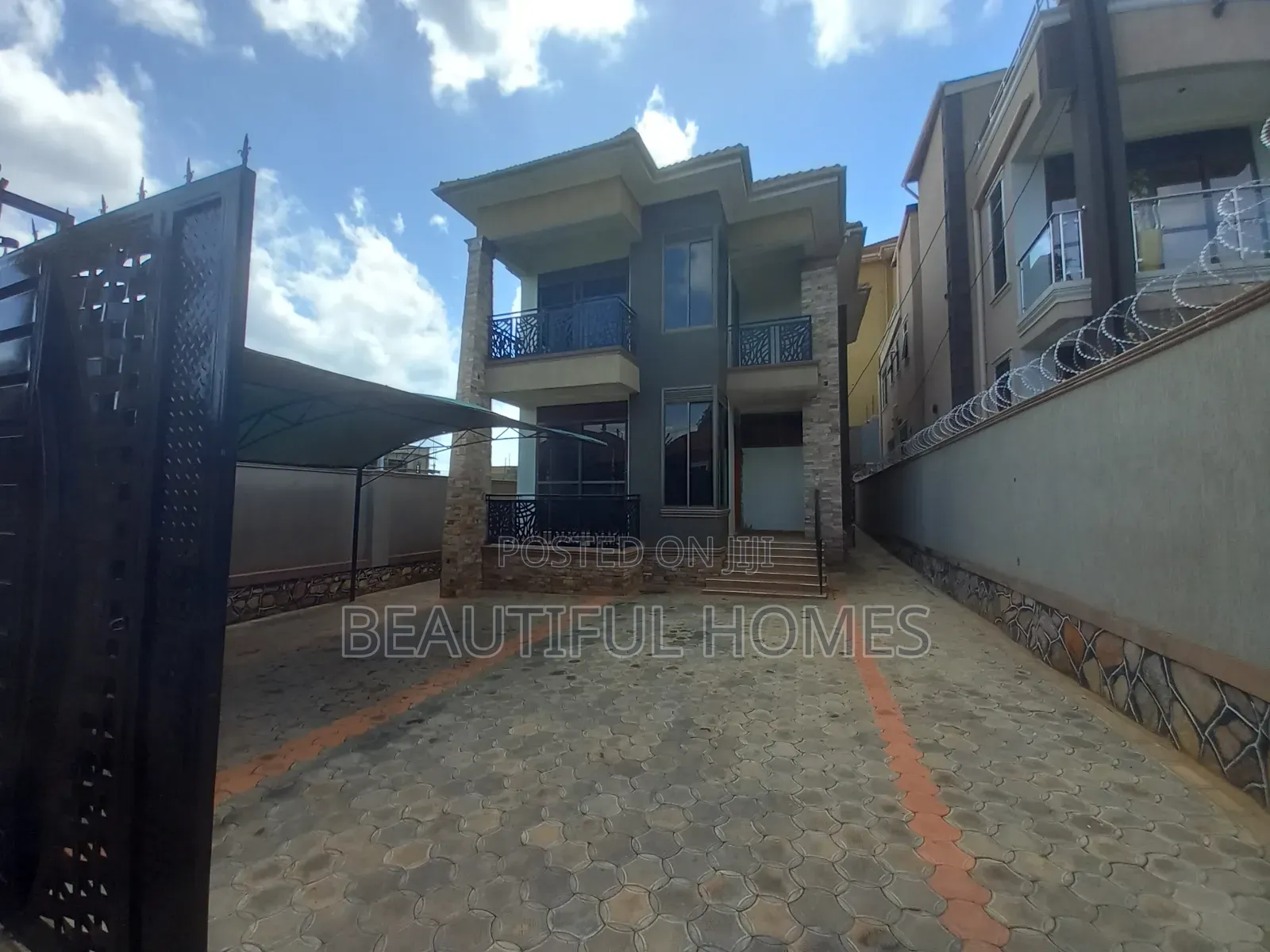 Furnished 4bdrm House in Kira All Tarmack for sale in Kira