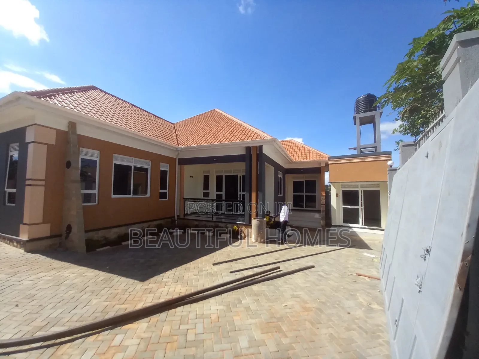 Furnished 4bdrm Bungalow in Kitende Entebbe Road, Ssabagabo-Makindye in Ssabagabo-Makindye