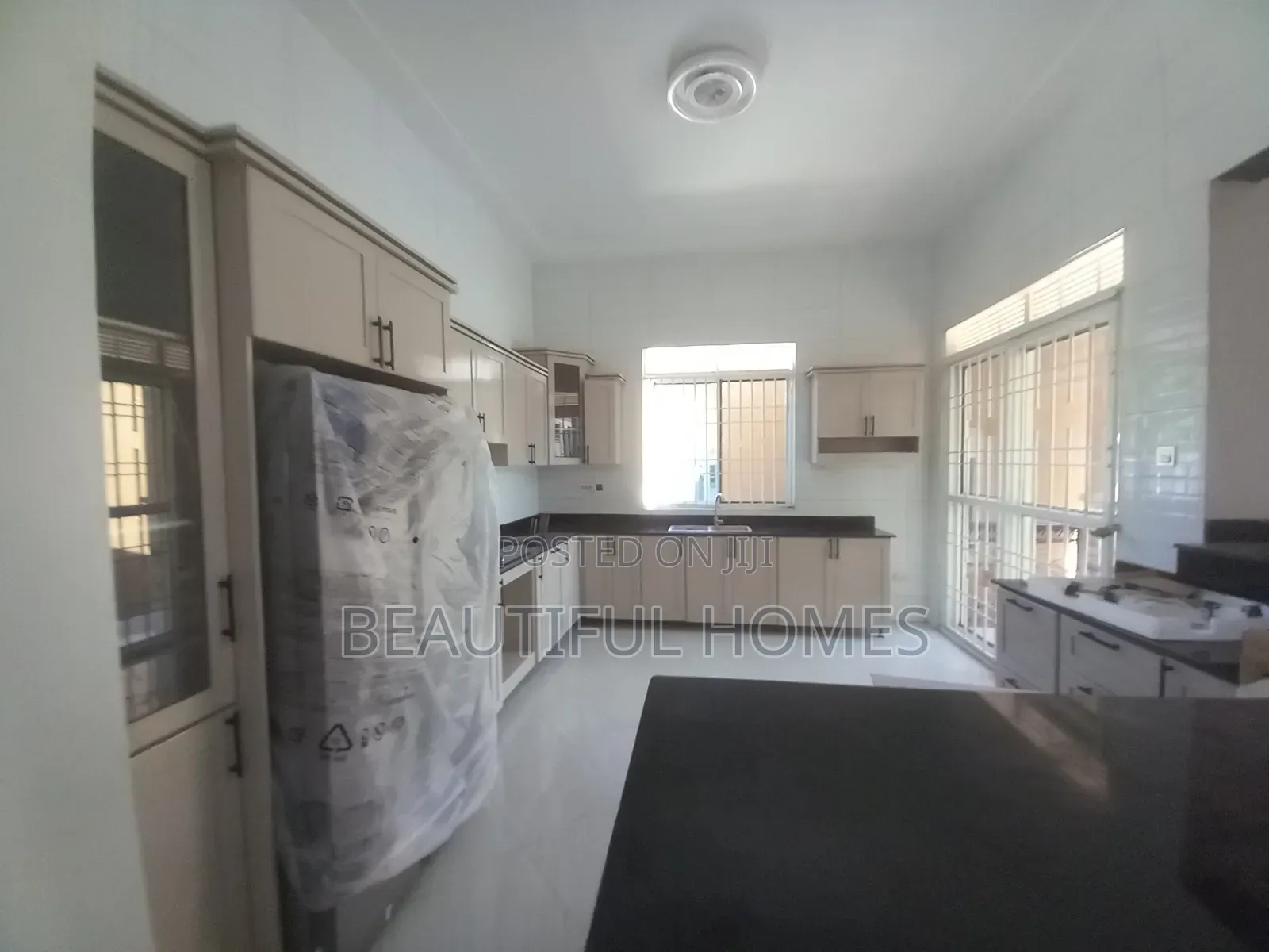 Furnished 4bdrm Bungalow in Kitende Entebbe Road, Ssabagabo-Makindye in Ssabagabo-Makindye