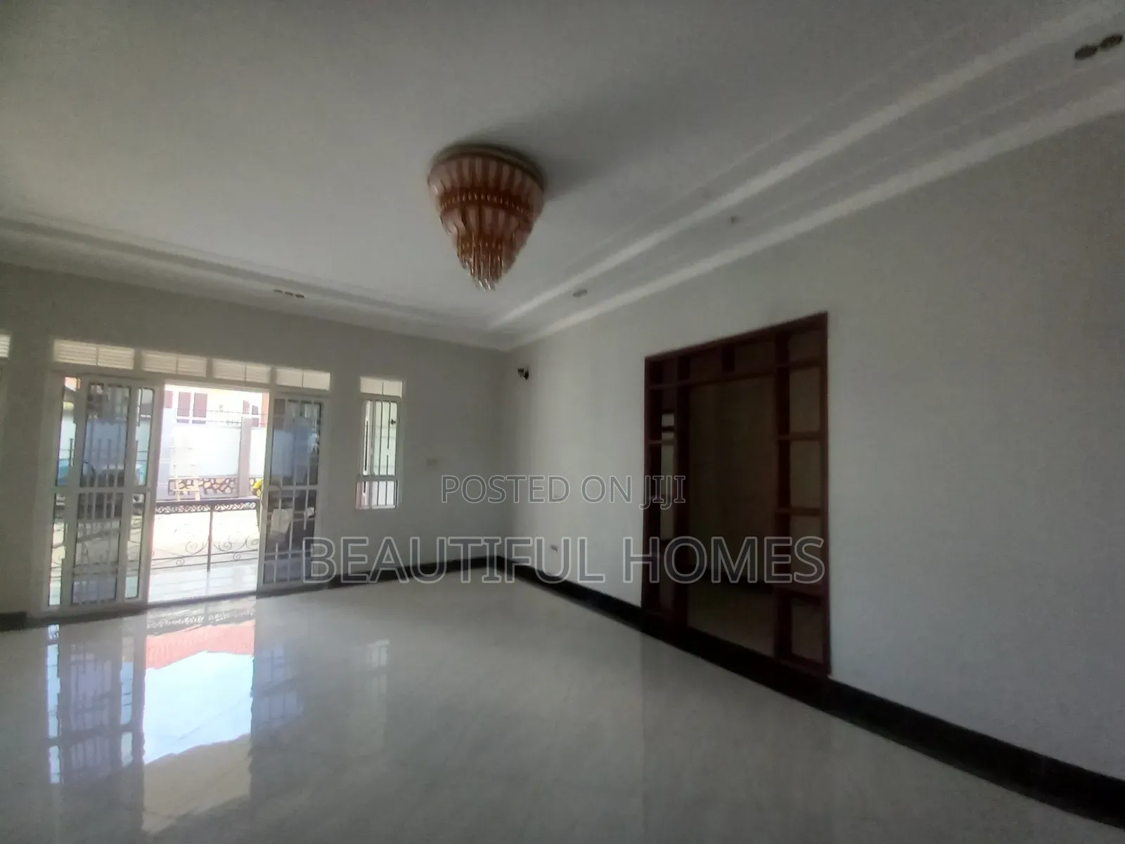 Furnished 4bdrm Bungalow in Kitende Entebbe Road, Ssabagabo-Makindye in Ssabagabo-Makindye
