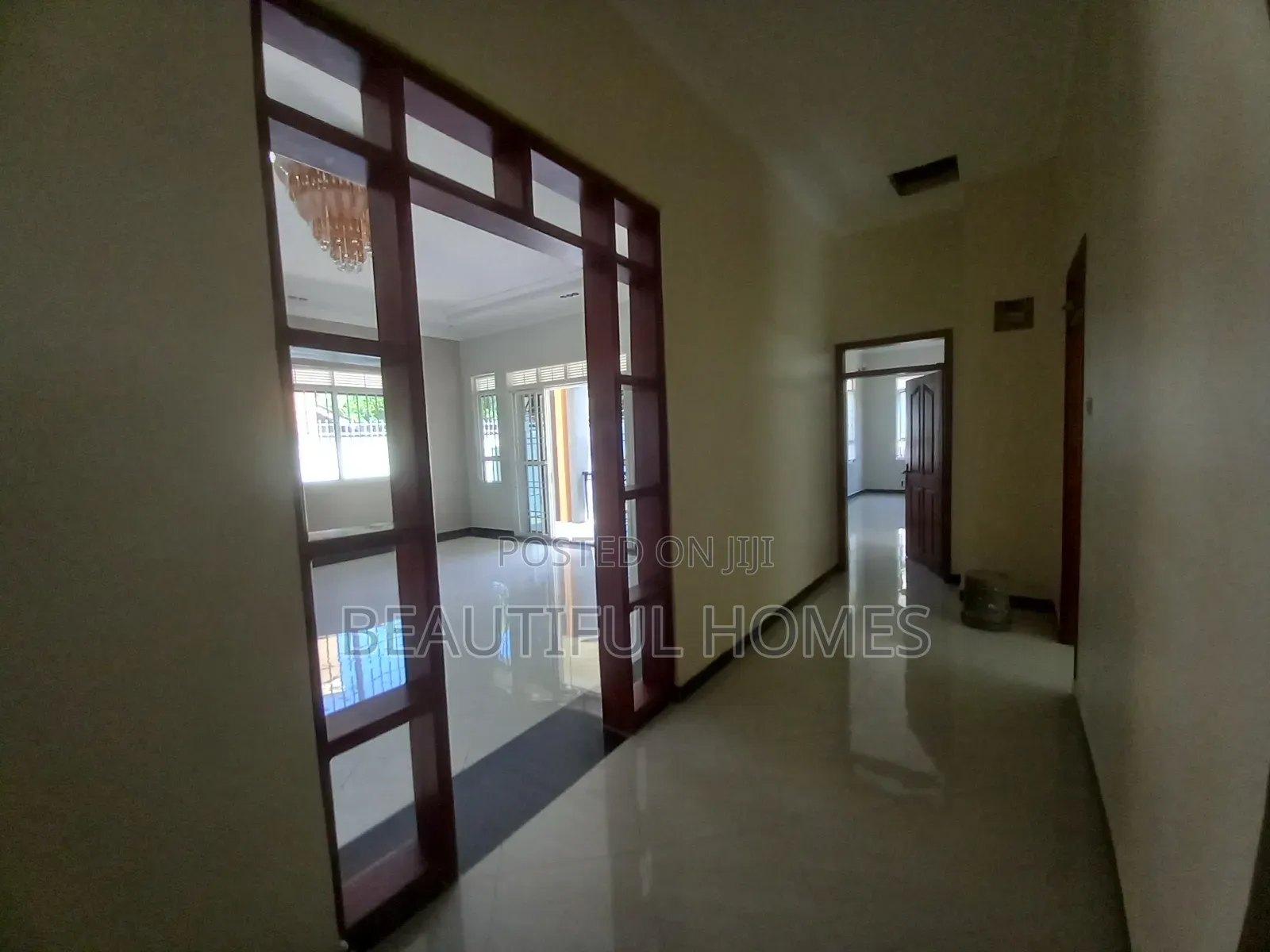 Furnished 4bdrm Bungalow in Kitende Entebbe Road, Ssabagabo-Makindye in Ssabagabo-Makindye