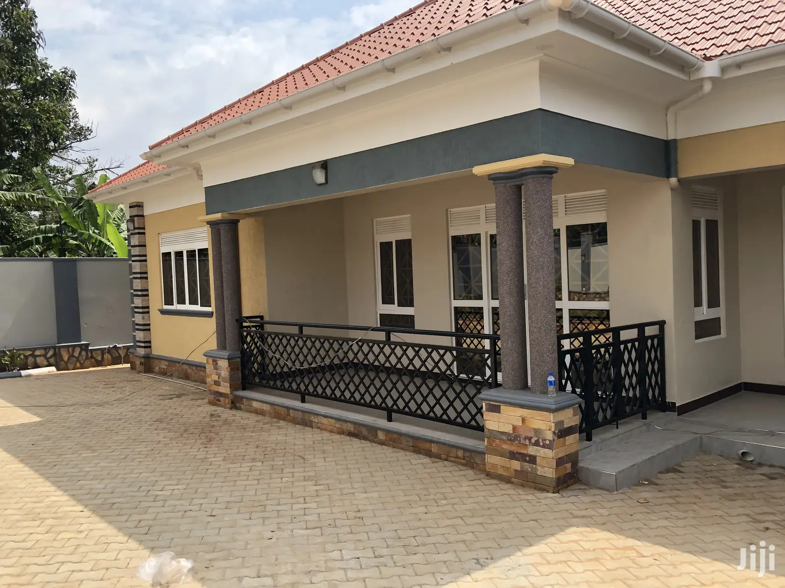 Kira Beautiful House On Sell in Kampala