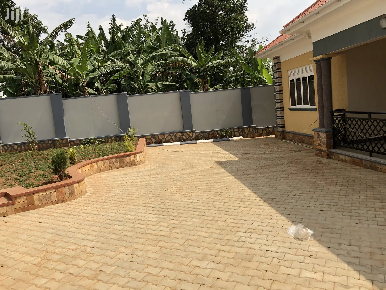 Kira Beautiful House On Sell in Kampala
