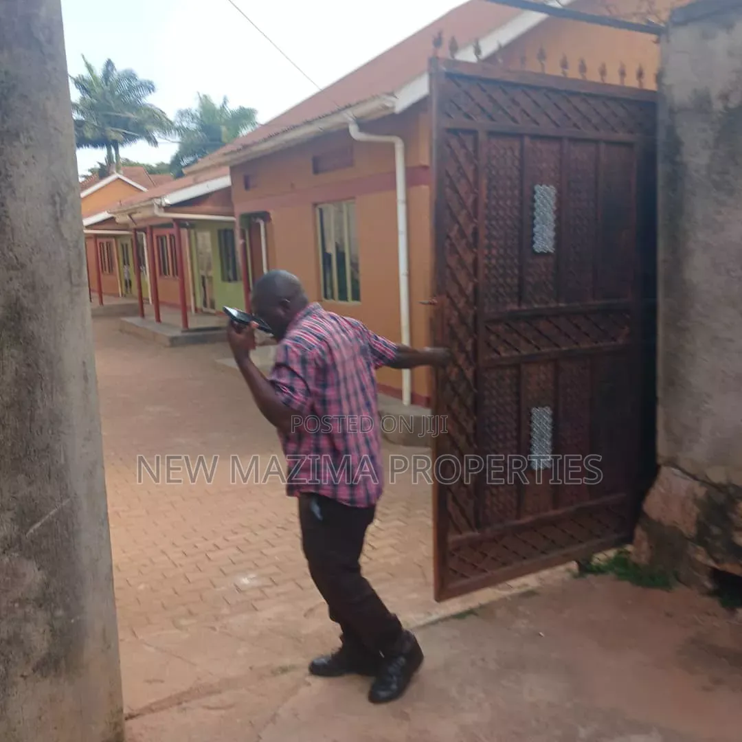 10bdrm House in Ntebe Rd, Central Division for sale in Central Division