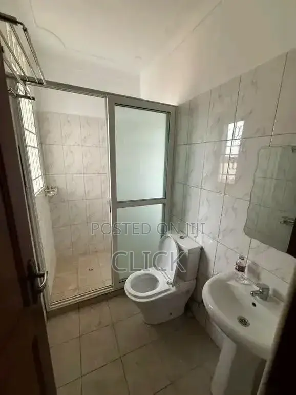 3bdrm Apartment in Bugolobi, Central Division for rent in Central Division