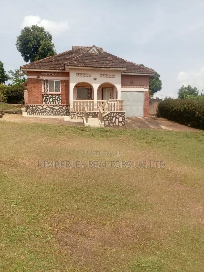 3bdrm Bungalow in Kawanda Nakyesajja, Division A for sale in Division A