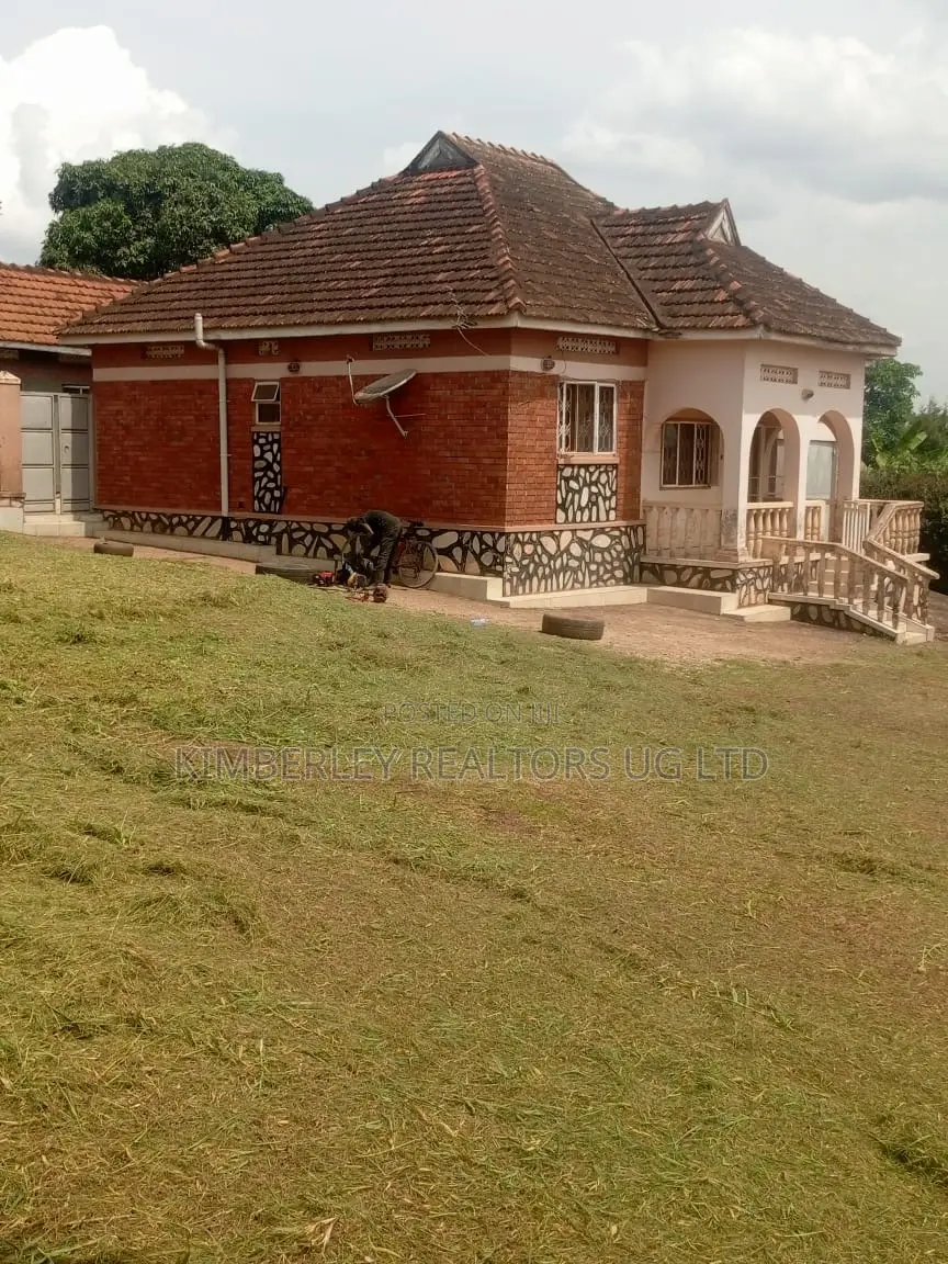 3bdrm Bungalow in Kawanda Nakyesajja, Division A for sale in Division A