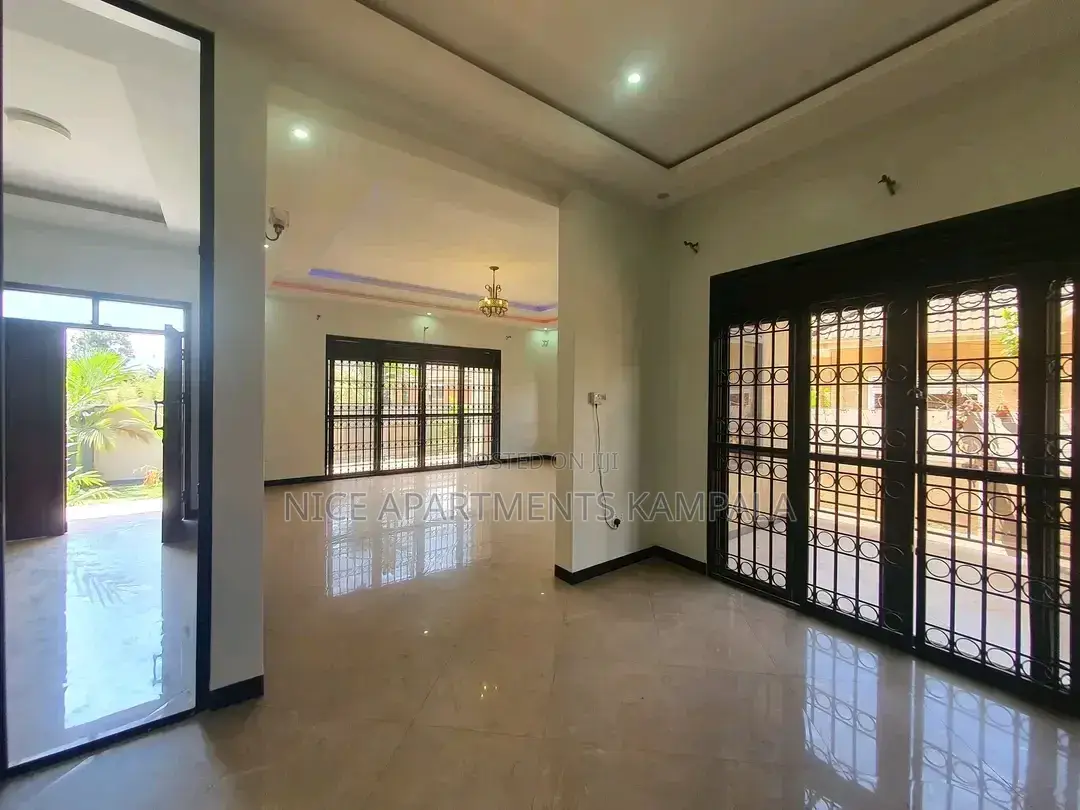 5bdrm Duplex in Kansanga, Central Division for rent in Central Division