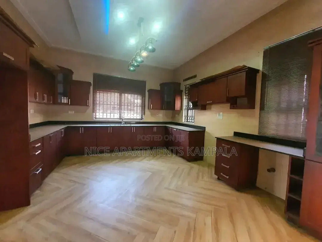 5bdrm Duplex in Kansanga, Central Division for rent in Central Division