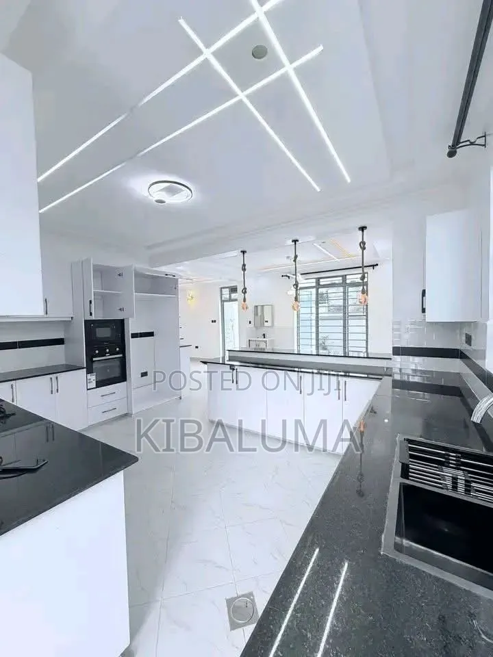 6bdrm Duplex in Kira, Central Division for sale in Central Division