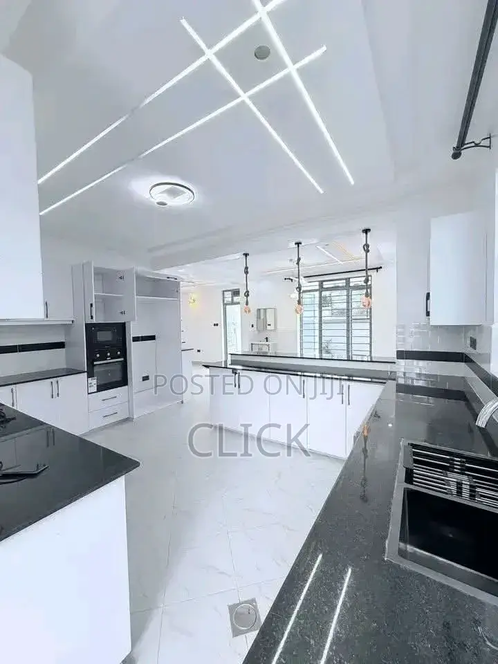 6bdrm Duplex in Kira, Central Division for sale in Central Division