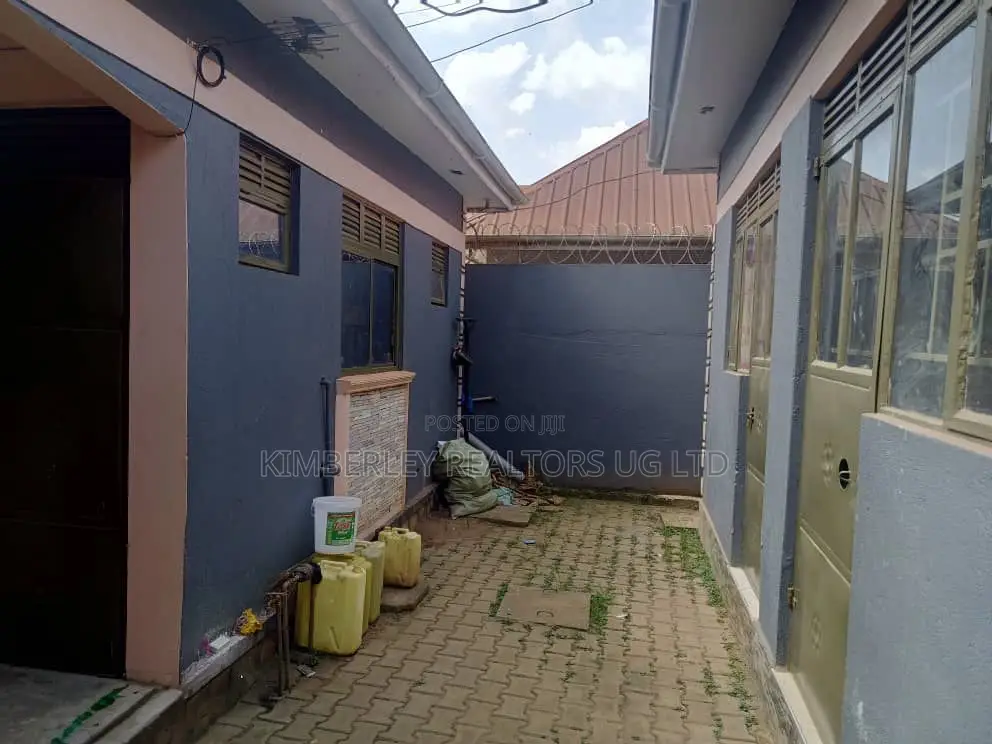 4bdrm Duplex in Division A for sale in Division A