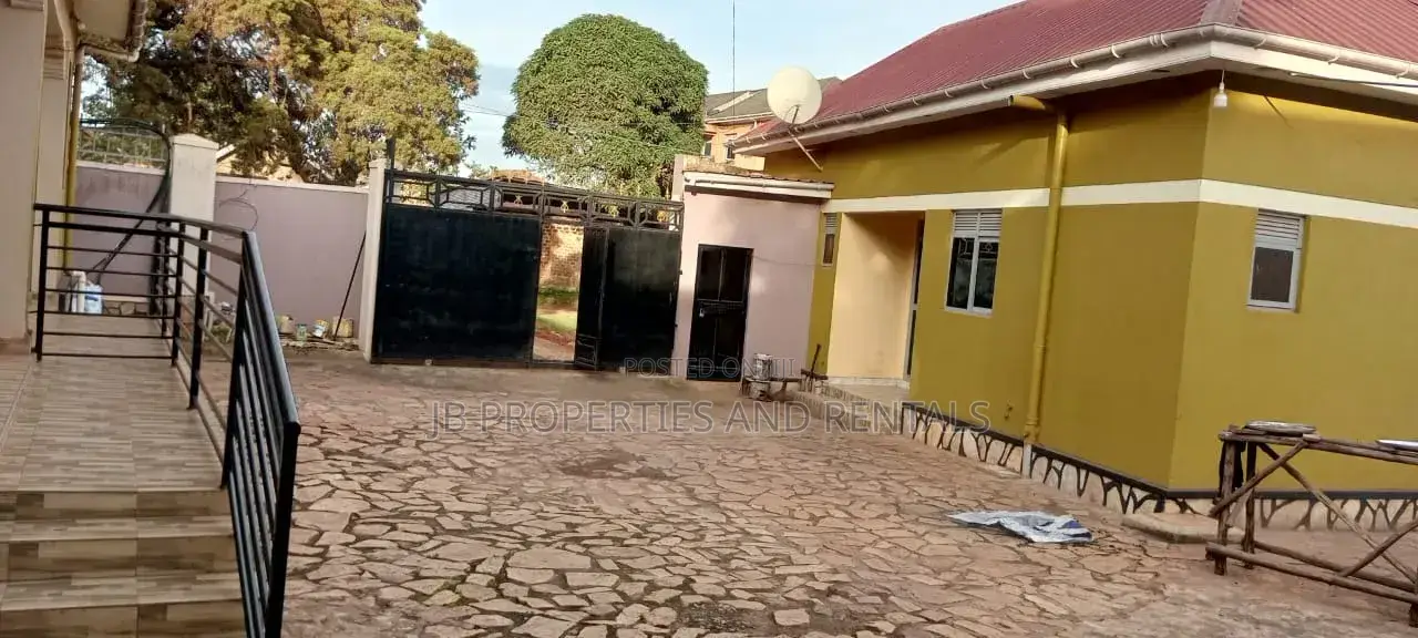 14bdrm Bungalow in Rubaga for sale in Rubaga