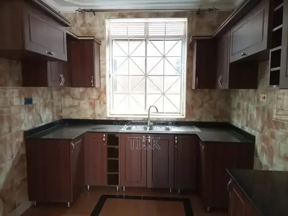 5bdrm Duplex in Bugolobi, Central Division for rent in Central Division