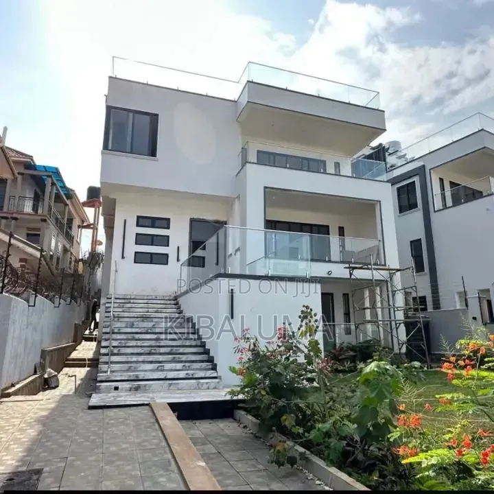 5bdrm Duplex in Bunga, Central Division for rent in Central Division