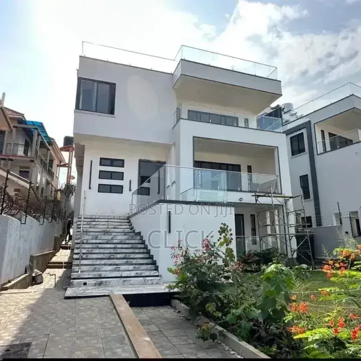 5bdrm Duplex in Bunga, Central Division for rent in Central Division