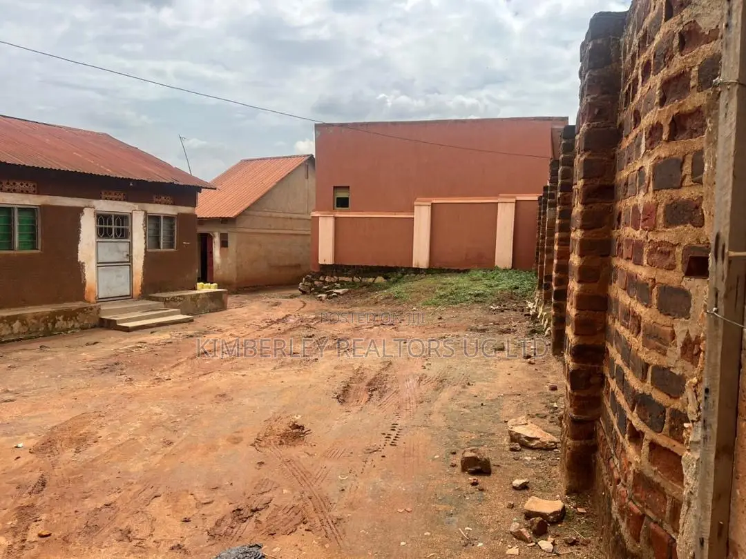 Prime Commercial Land For Sale – Bweyogerere in Mukono TC