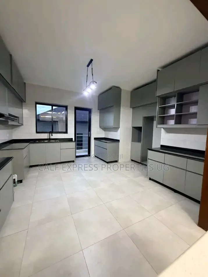 5bdrm Duplex in Mbuya Estate, Nakawa for rent in Nakawa