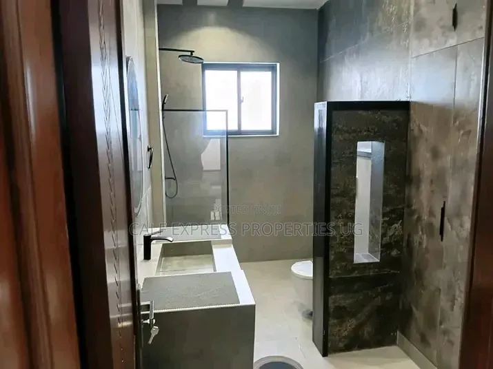 3bdrm Apartment in Muyenga Estate, Central Division for rent in Central Division