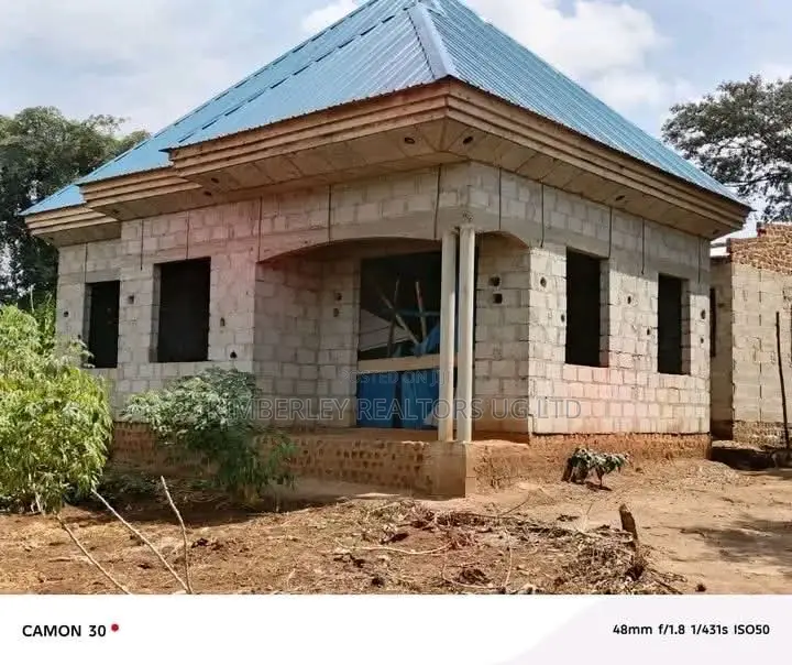 Quick Sale – Shell Rentals for Sale (Seeta – Bajjo Road) in Seeta-Namuganga