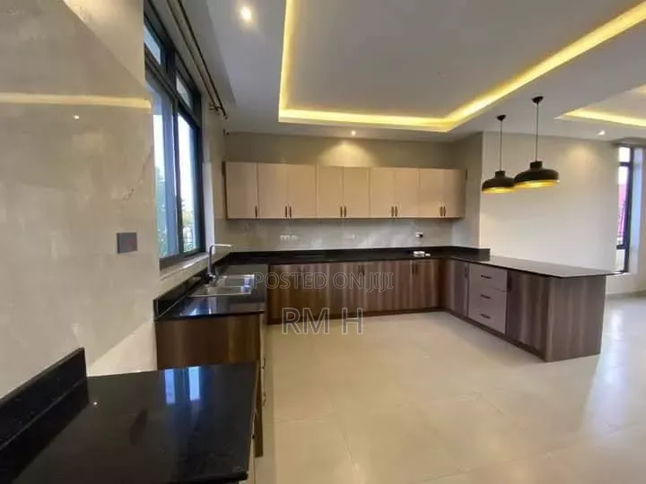 5bdrm Duplex in Muyenga, Central Division for rent in Central Division