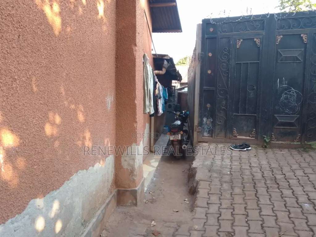 5bdrm Apartment in Ssabagabo-Makindye for sale in Ssabagabo-Makindye