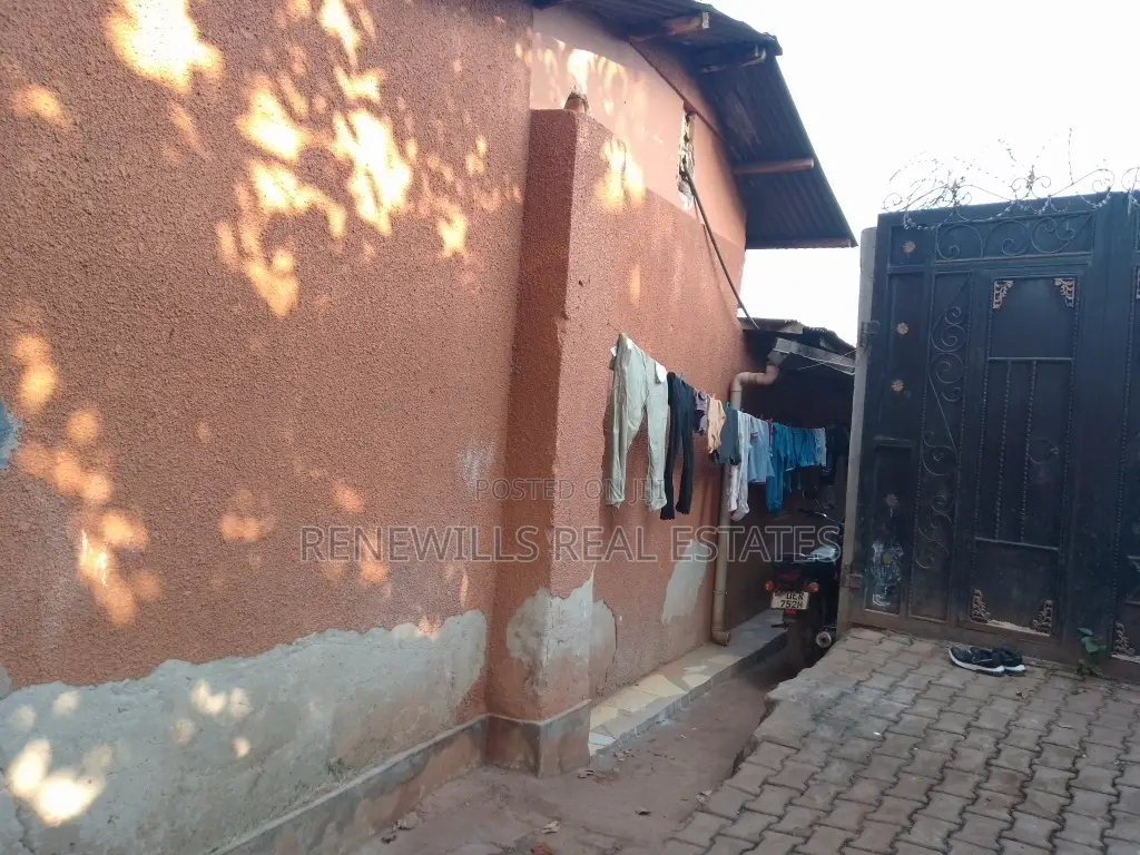 5bdrm Apartment in Ssabagabo-Makindye for sale in Ssabagabo-Makindye