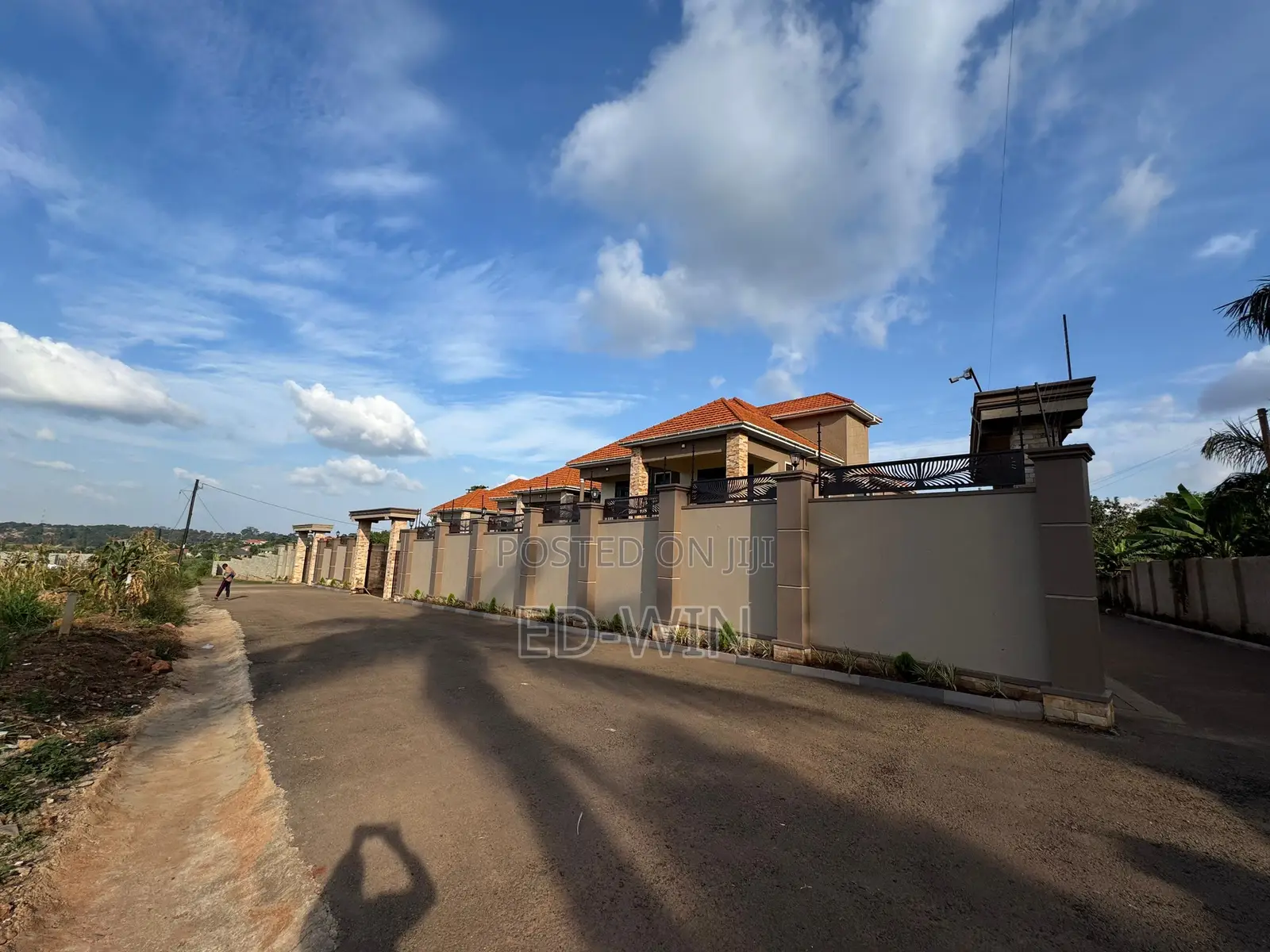 6bdrm Apartment in Magere Seta, Kira for sale in Kira