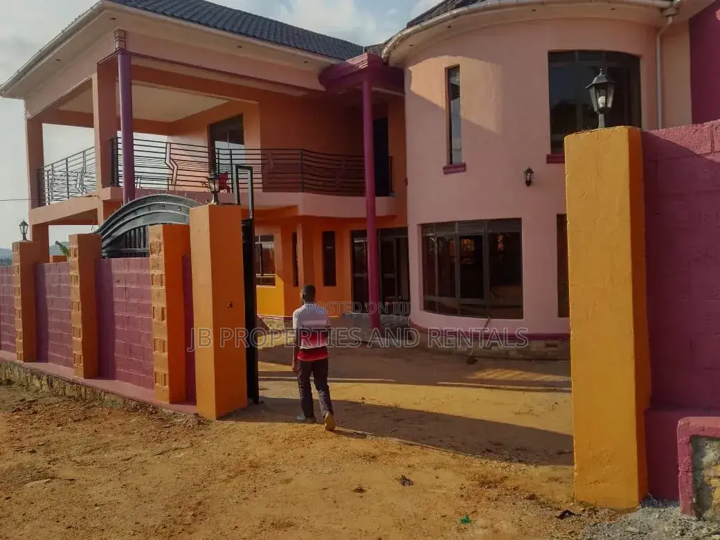 Furnished 5bdrm Apartment in Wakiso / Wakiso for sale in Wakiso / Wakiso