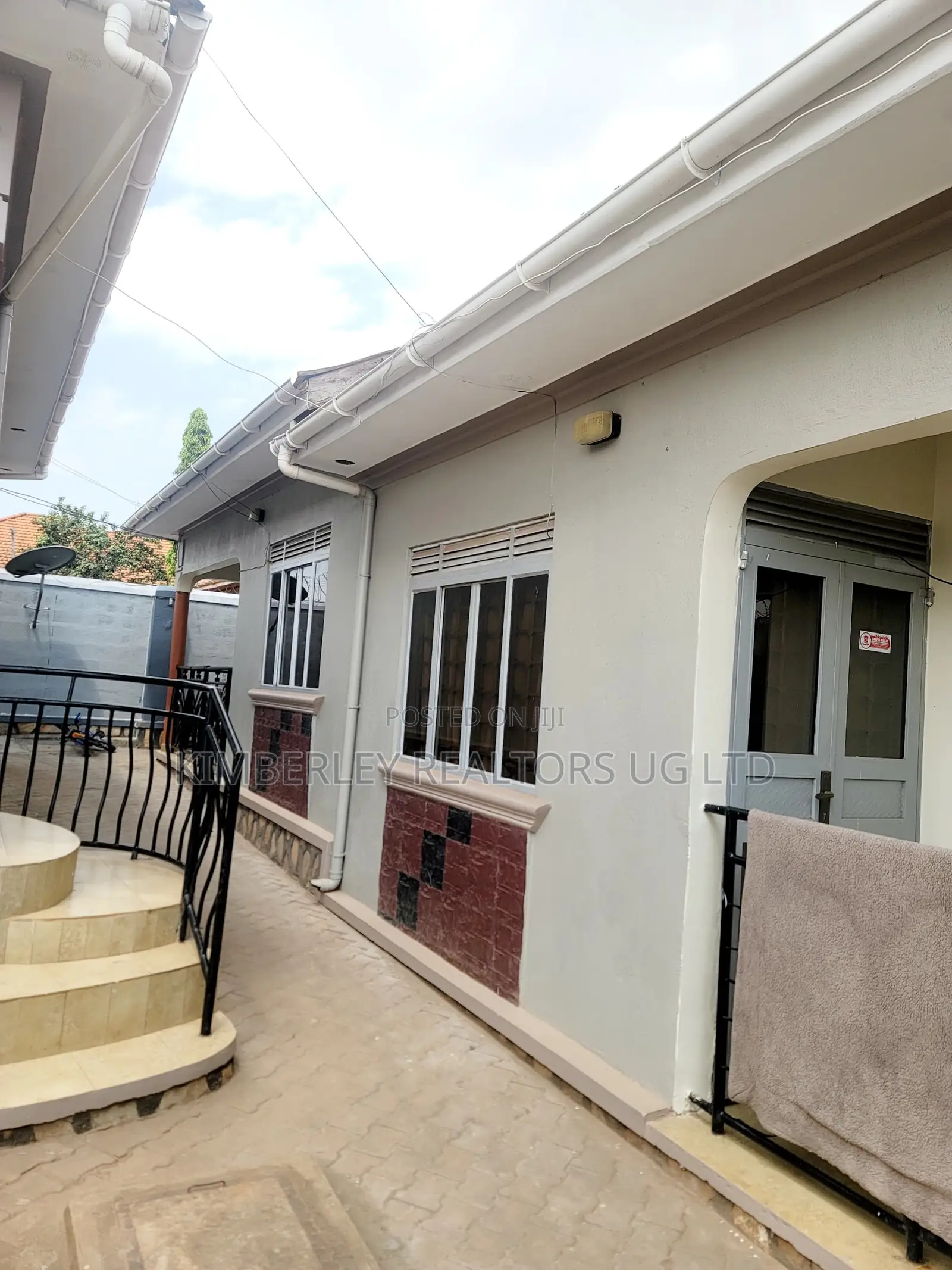 4bdrm Duplex in Division A for sale in Division A
