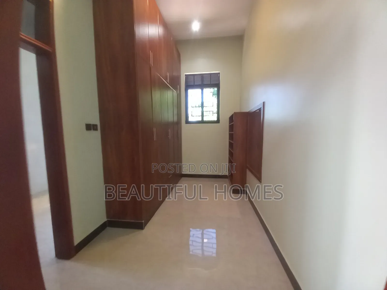 Furnished 4bdrm Bungalow in Bwebajja, Ssabagabo-Makindye for sale in Ssabagabo-Makindye