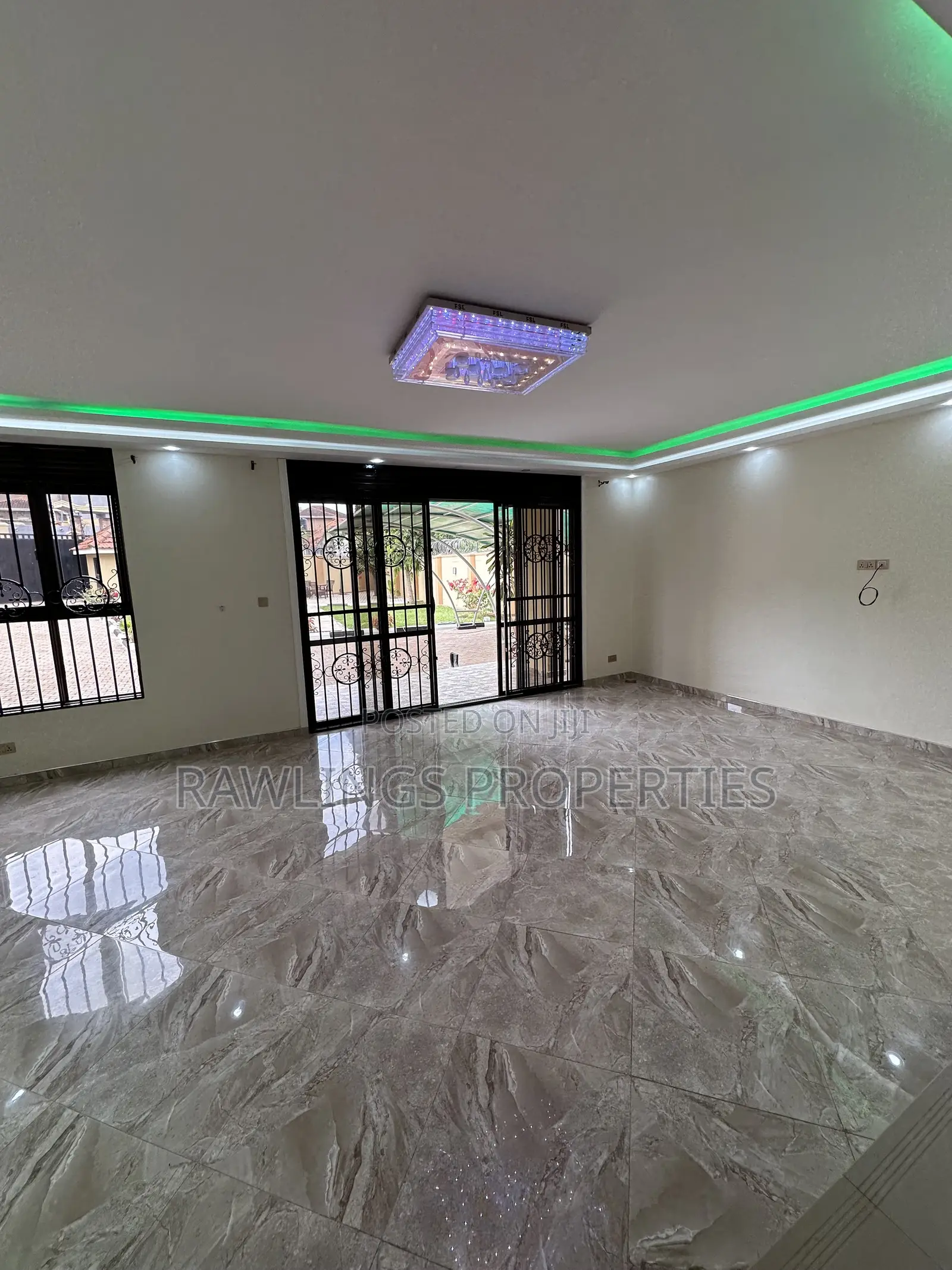 4bdrm Townhouse / Terrace in Canaan Estate, Makindye for rent in Makindye