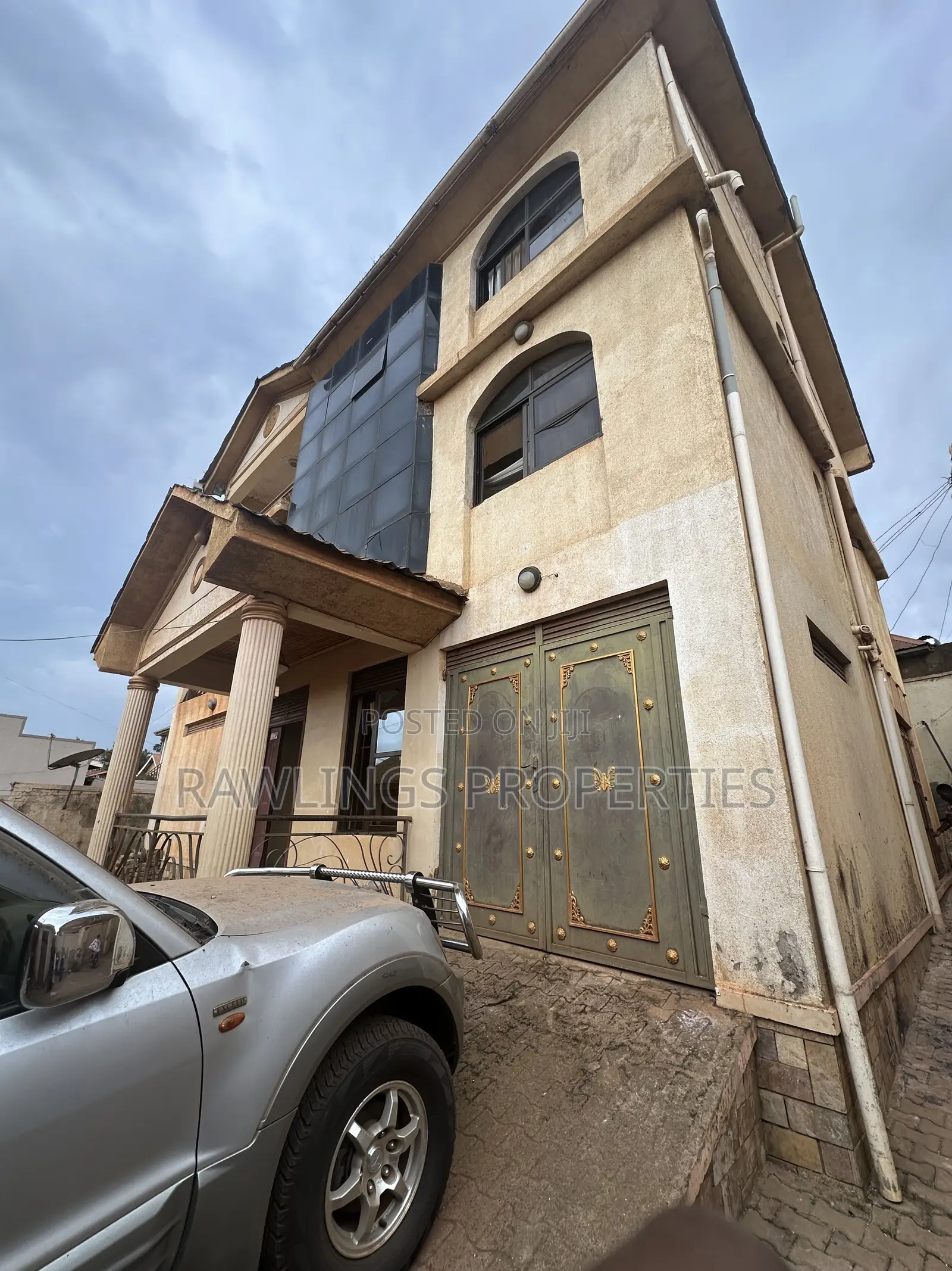 5bdrm Duplex in Bunamwaya, Rubaga for sale in Rubaga