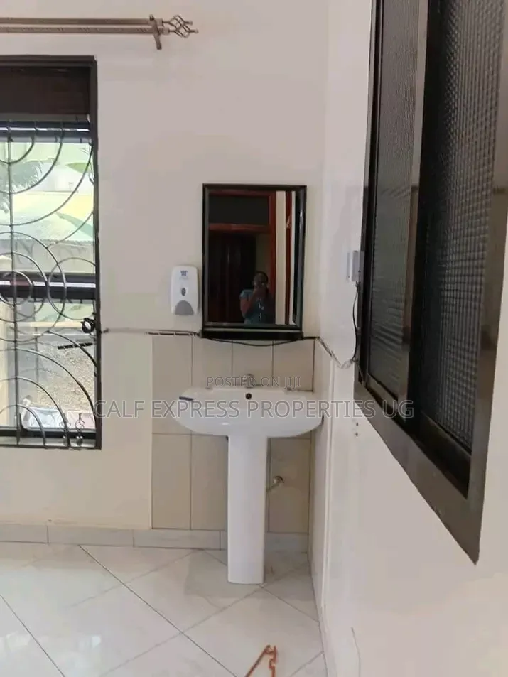 2bdrm Apartment in Salama Estate, Makindye for rent in Makindye