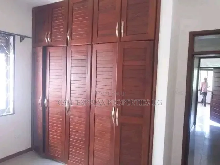 3bdrm Apartment in Munyonyo Estate, Makindye for rent in Makindye