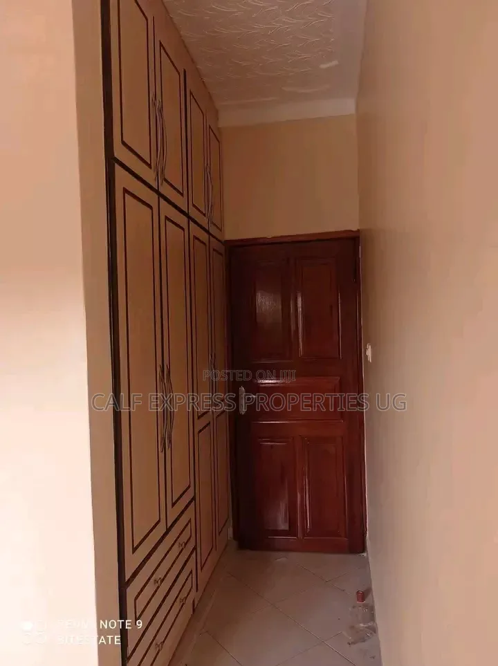 4bdrm Bungalow in Konge Buziga Estate, Makindye for rent in Makindye