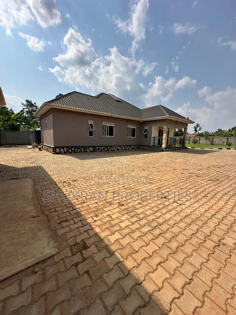 4bdrm Bungalow in Nakifuma, Central Division for sale in Central Division