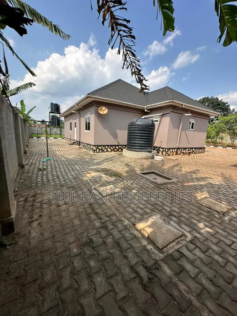 4bdrm Bungalow in Nakifuma, Central Division for sale in Central Division