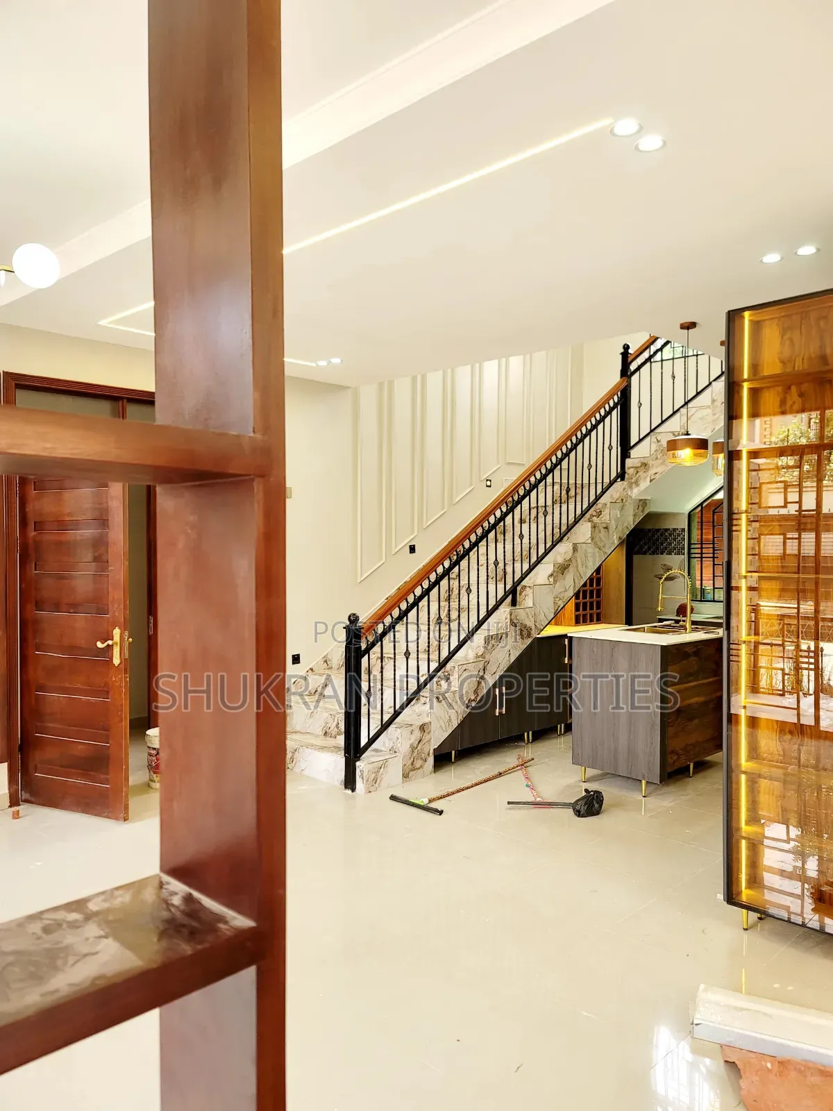 8bdrm Mansion in Akright City, Central Division for sale in Central Division
