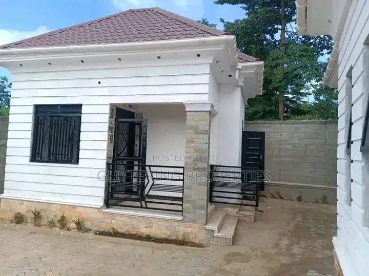 3bdrm Bungalow in Makindye, Central Division for rent in Central Division