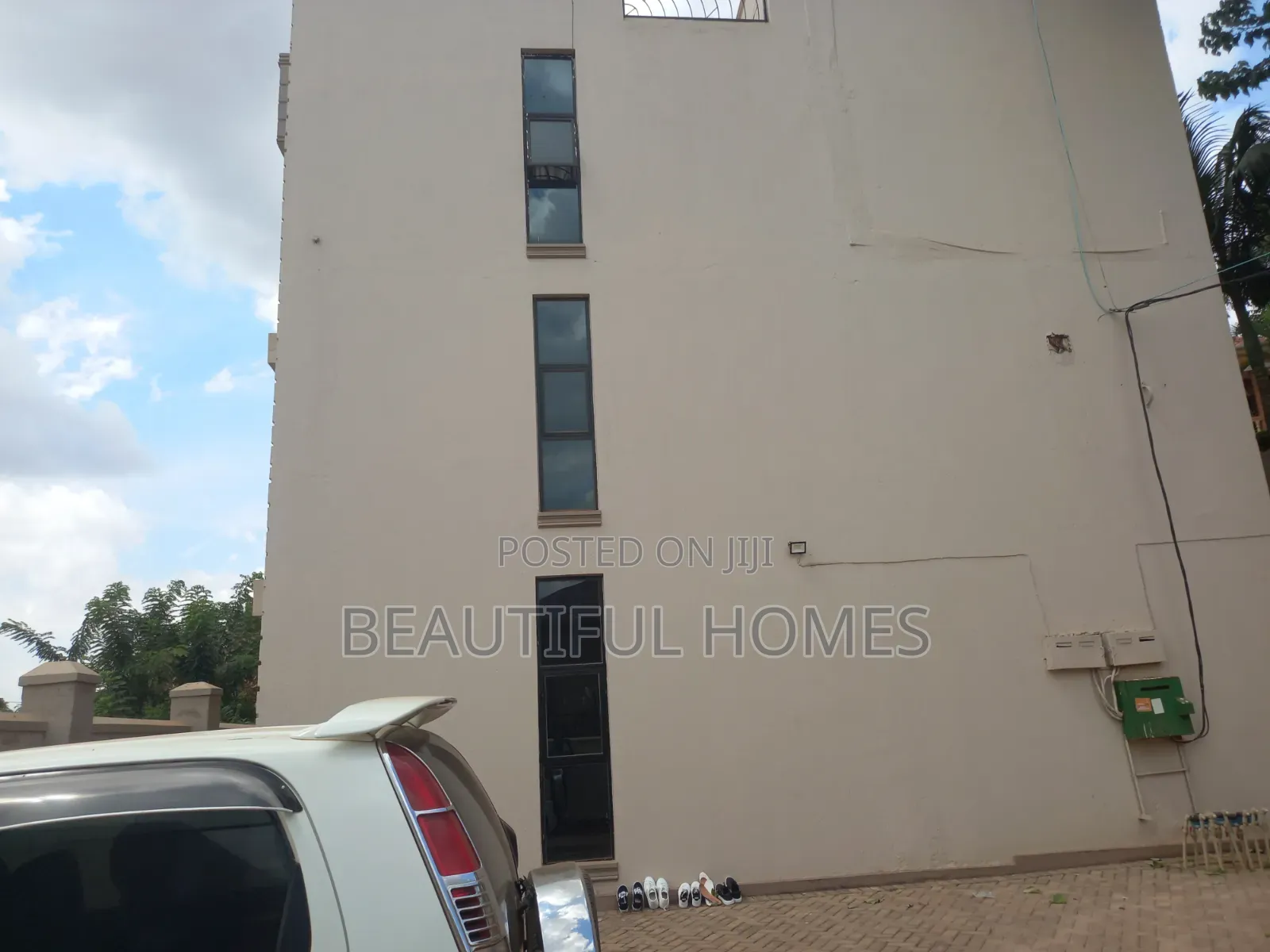 Furnished 1bdrm Condo in Kira for sale in Kira