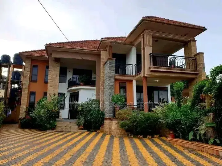 4bdrm Duplex in Bugoloobi, Central Division for rent in Central Division