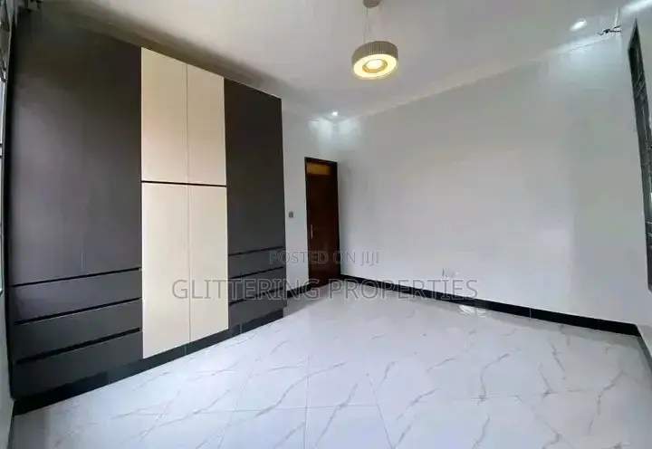 4bdrm Duplex in Bugoloobi, Central Division for rent in Central Division